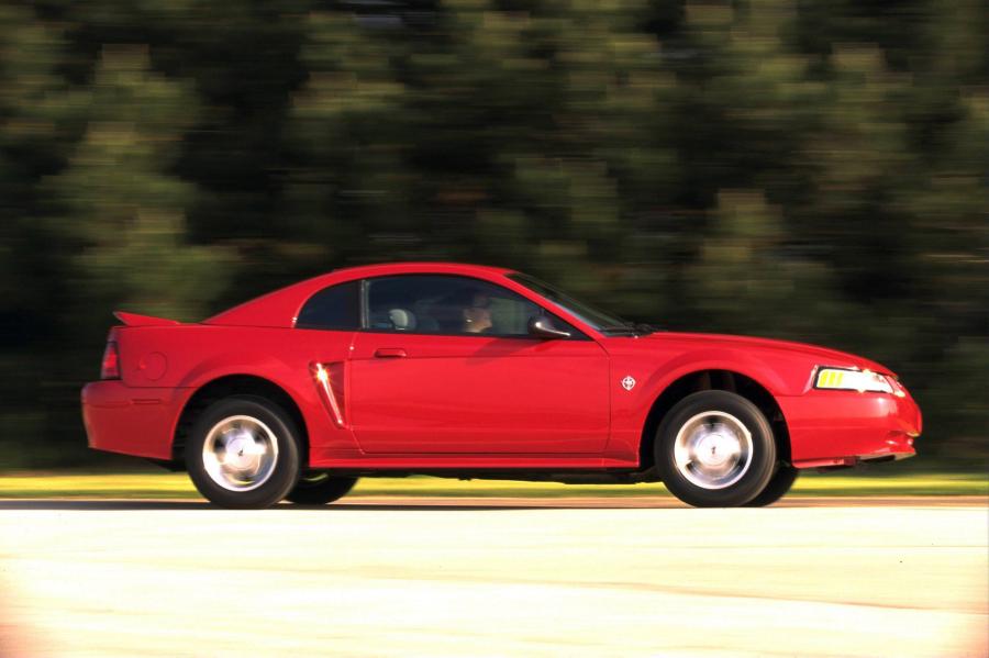  Ford Mustang 1999 года  (фото 25 из 60)
